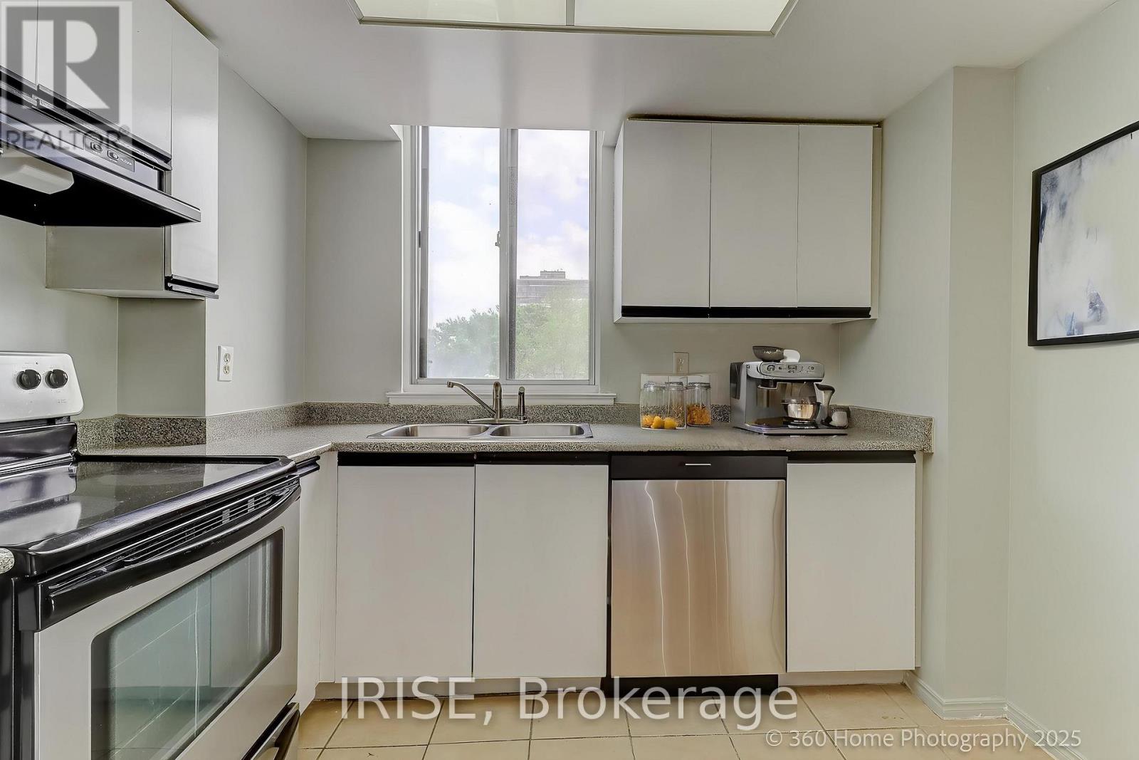 Photo 16 of 307 1001 Cedarglen Gate, Mississauga ON