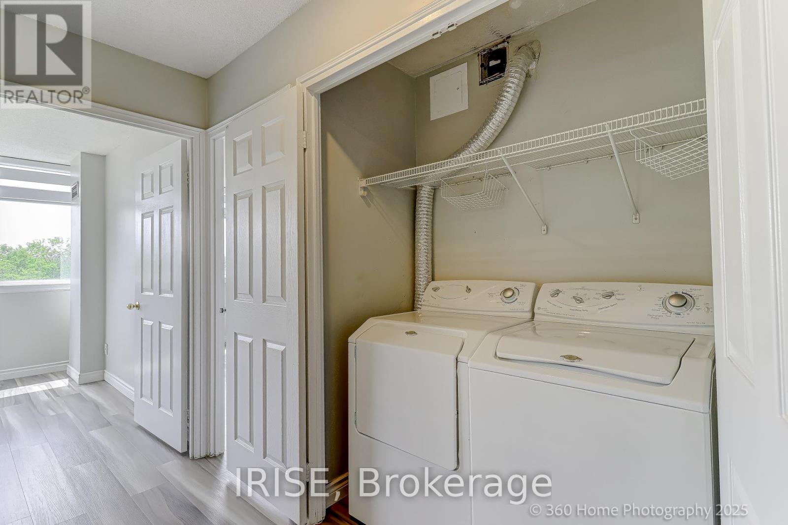 Photo 15 of 307 1001 Cedarglen Gate, Mississauga ON