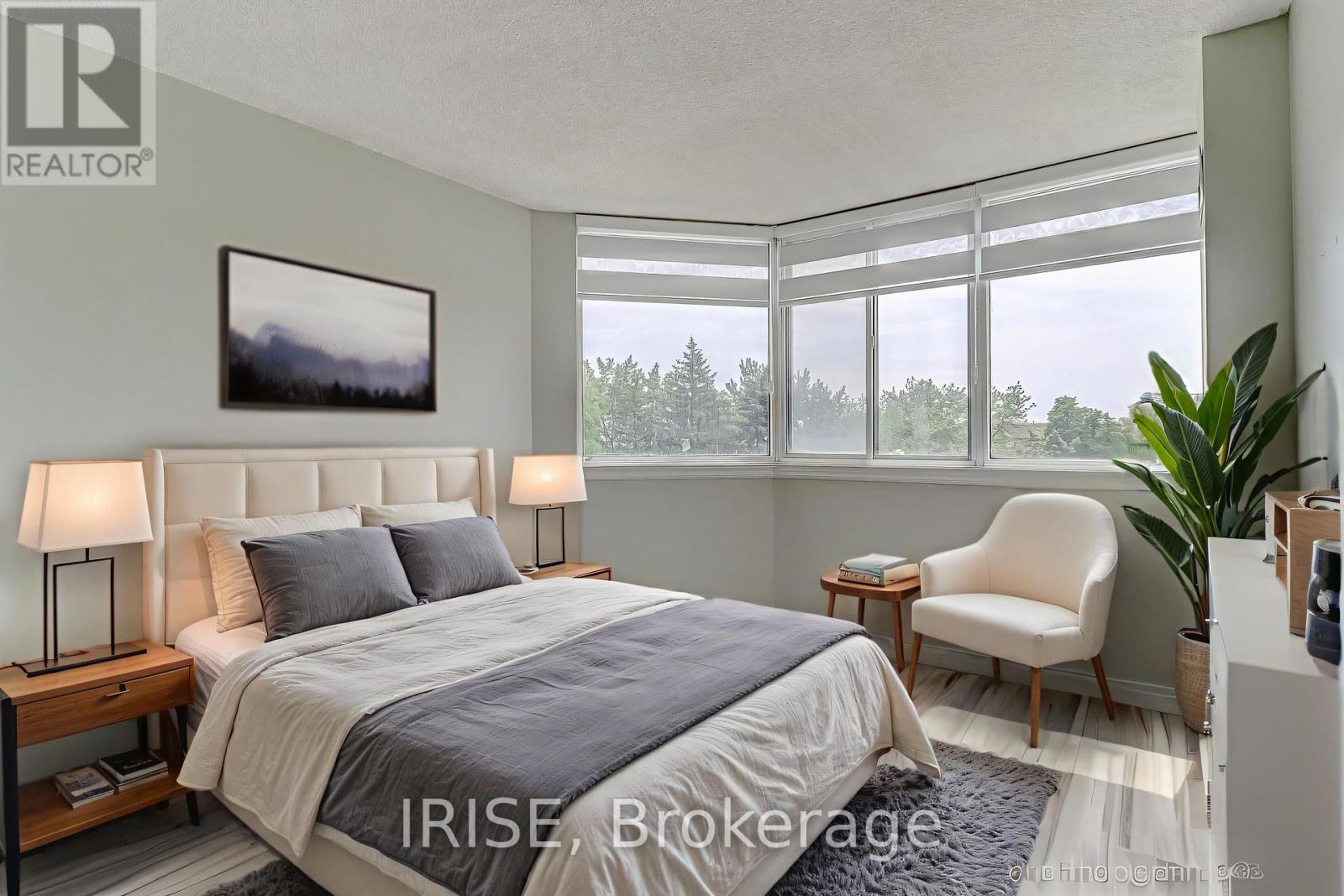 Photo 9 of 307 1001 Cedarglen Gate, Mississauga ON