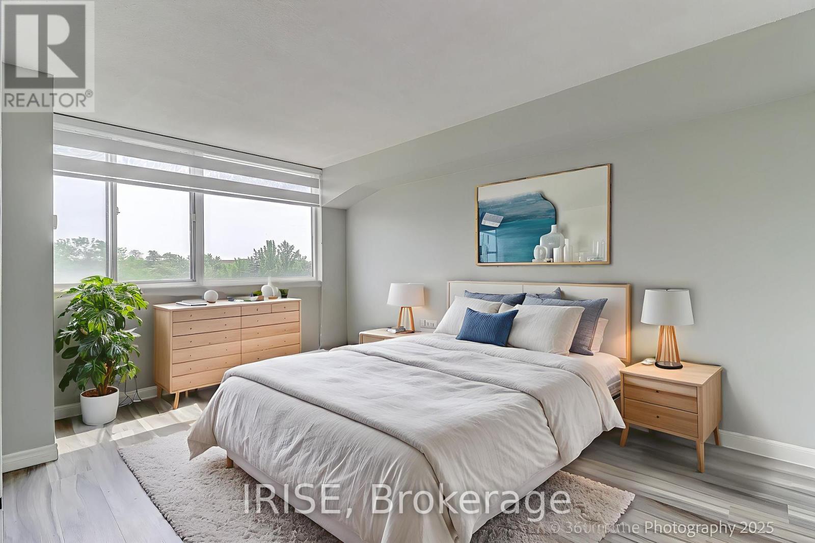 Photo 5 of 307 1001 Cedarglen Gate, Mississauga ON