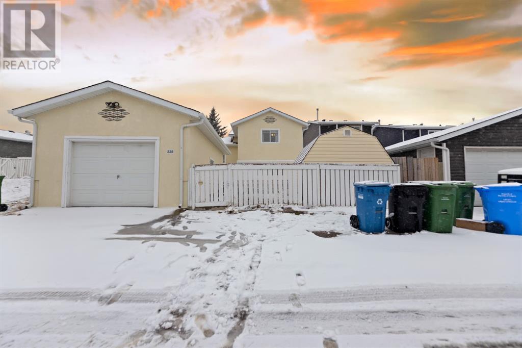 Single Family House 4 Level for Sale in  Taradale Close NE Taradale Calgary 