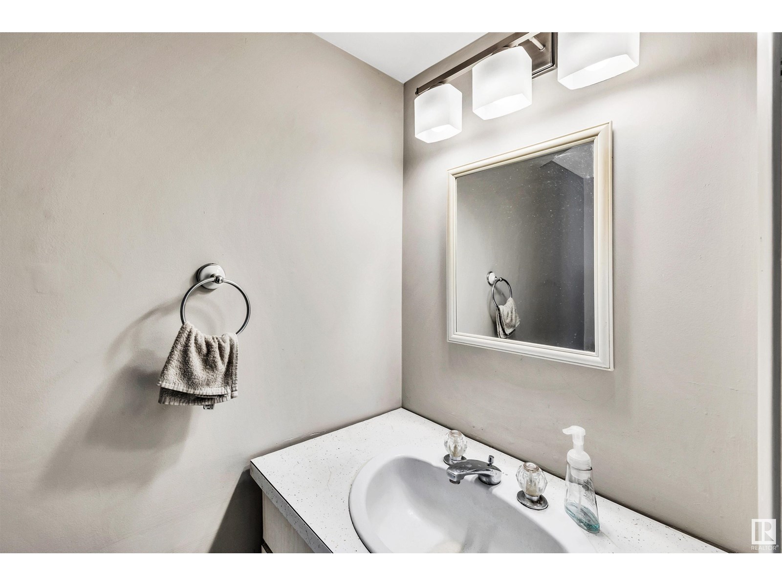Single Family House for Sale in A Burnham AV St. Albert 