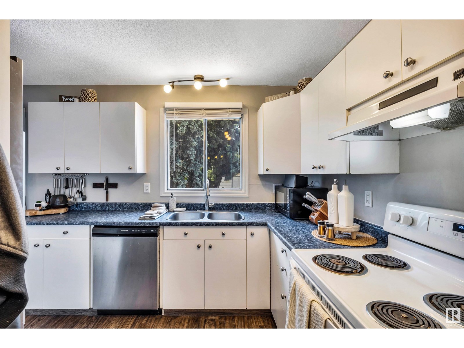 Single Family House for Sale in A Burnham AV St. Albert 