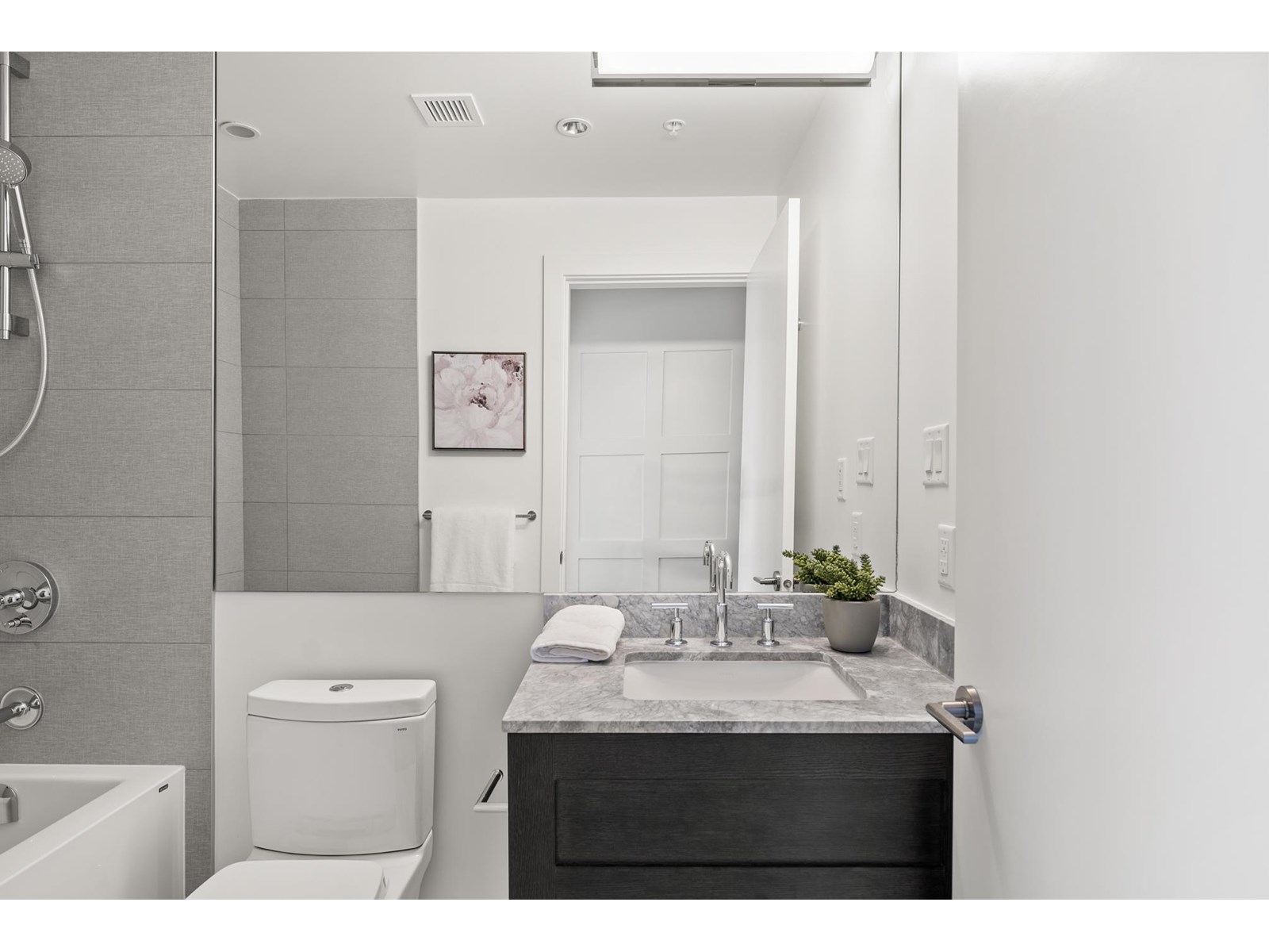1701 1500 MARTIN STREET, White Rock