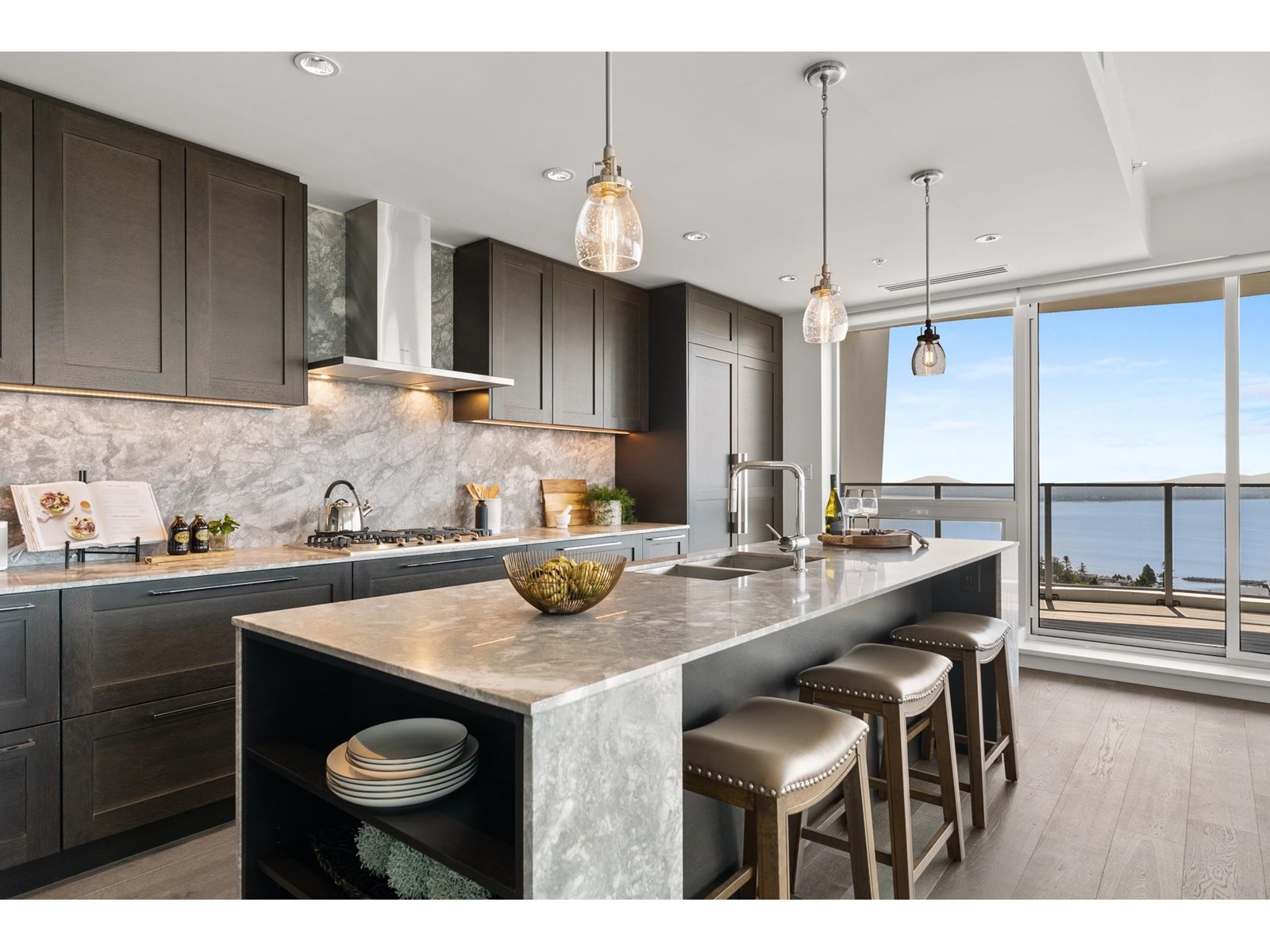 1701 1500 MARTIN STREET, White Rock
