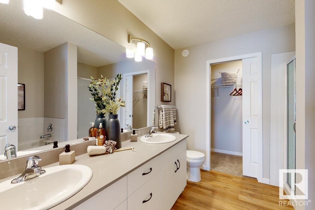Photo 4 of 1319 13 Av Nw, Edmonton AB