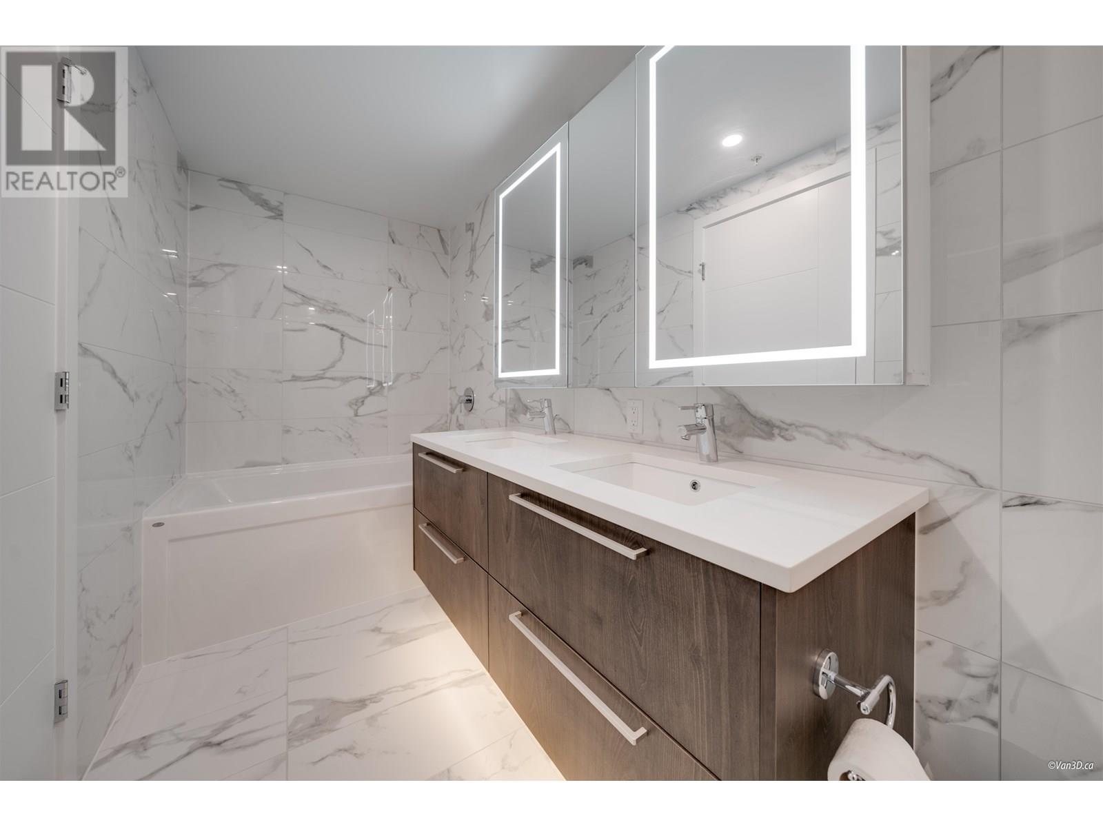 Photo 2 of 606 6398 Silver Avenue, Burnaby BC