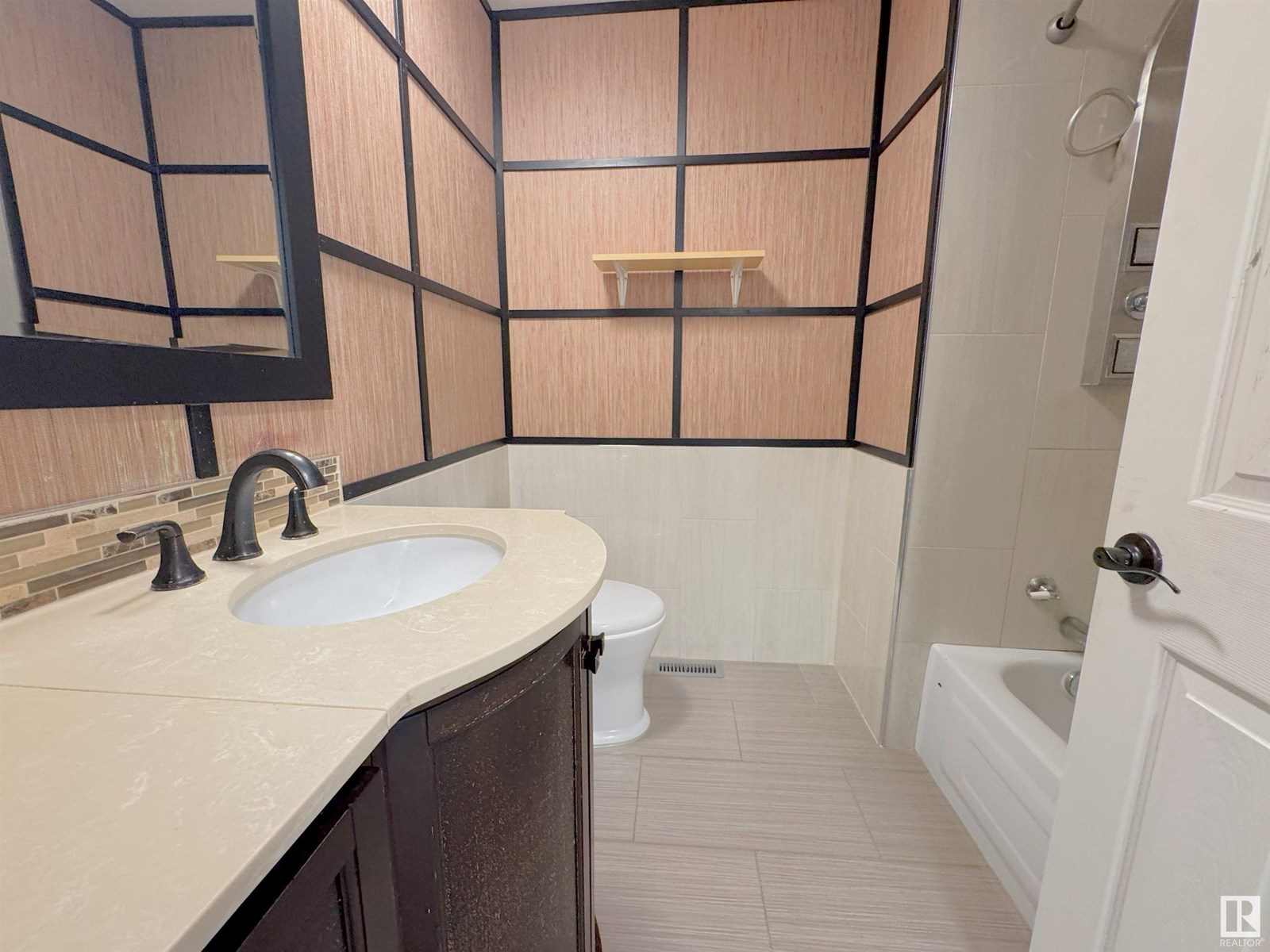 Photo 11 of 7336 21 Av Nw Nw, Edmonton AB