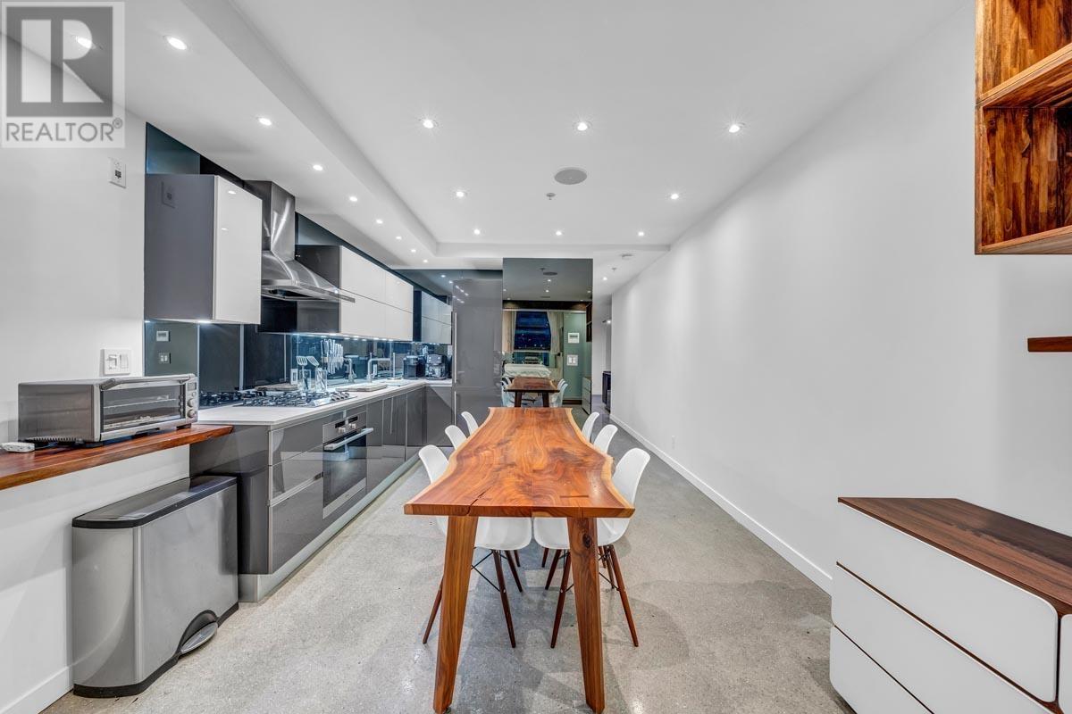 Photo 9 of 305 12 Water Street, Vancouver BC