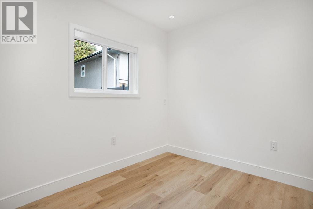 Photo 12 of 3 2732 E 56th Avenue, Vancouver BC