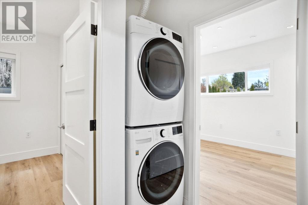 Photo 14 of 3 2732 E 56th Avenue, Vancouver BC