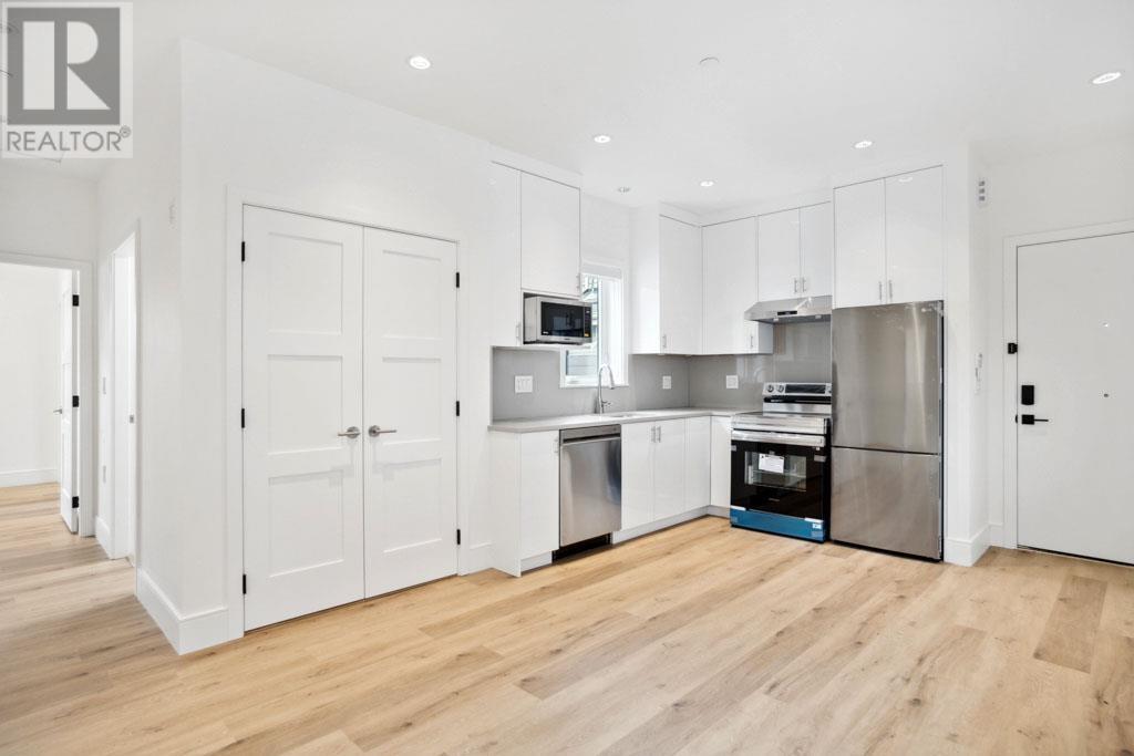Photo 4 of 3 2732 E 56th Avenue, Vancouver BC
