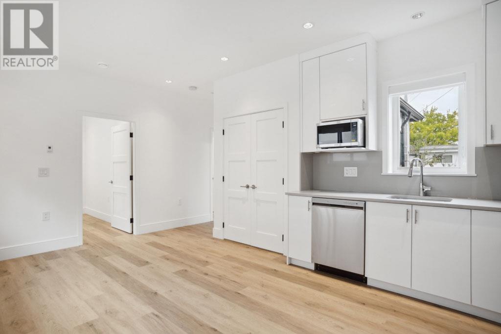 Photo 7 of 3 2732 E 56th Avenue, Vancouver BC