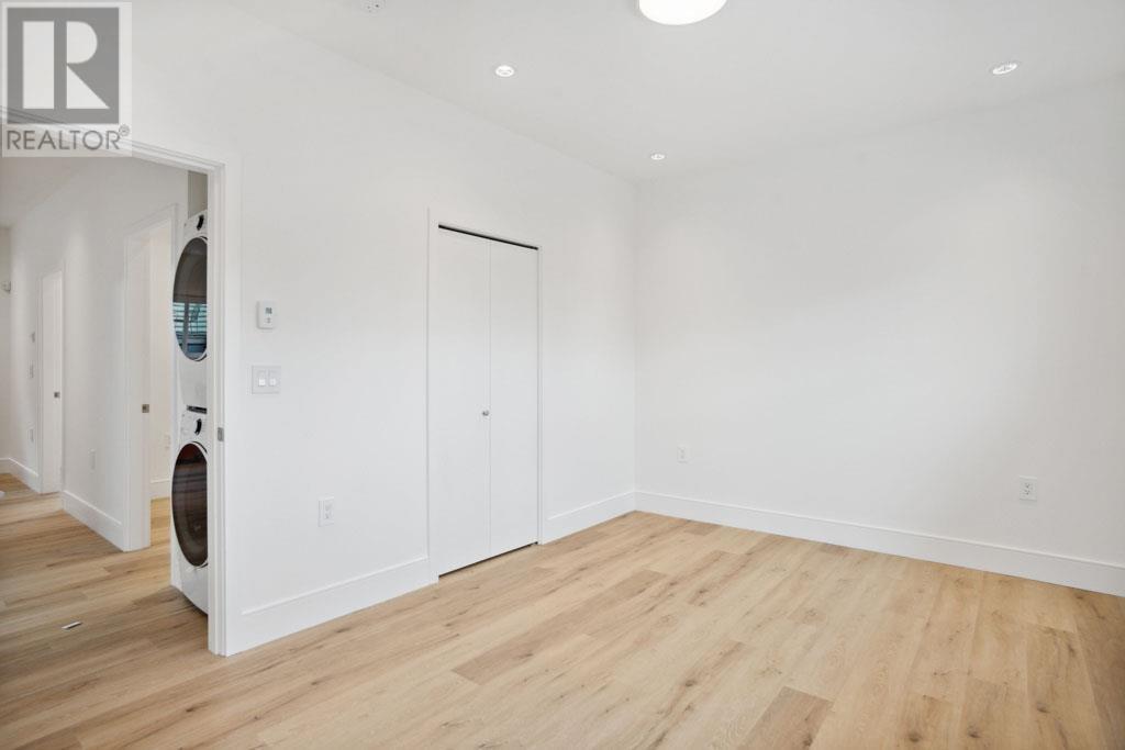 Photo 8 of 3 2732 E 56th Avenue, Vancouver BC