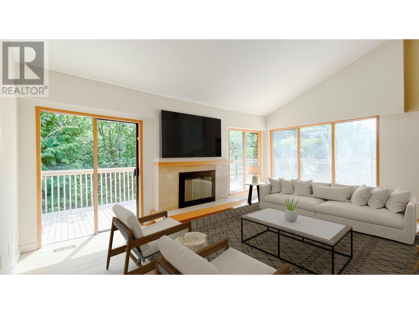 Photo 5 of 568 St Andrews Place, West Vancouver BC