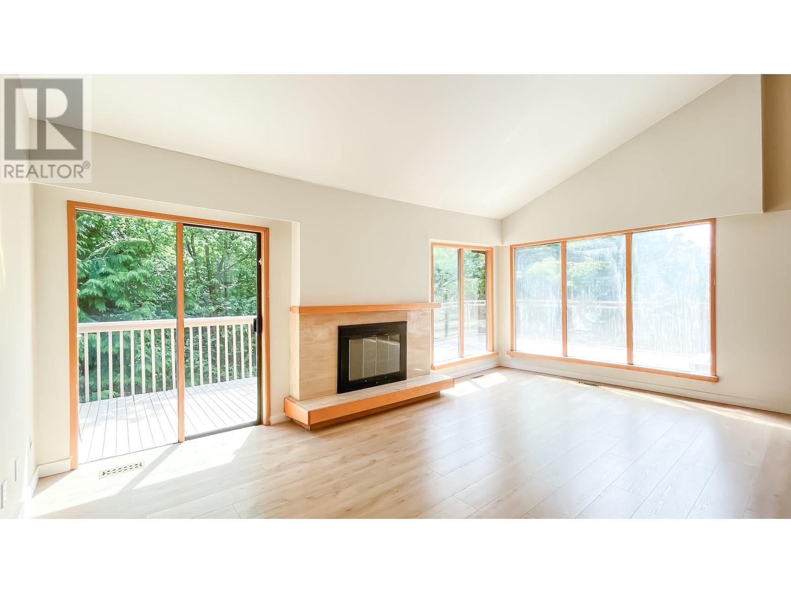 Photo 8 of 568 St Andrews Place, West Vancouver BC