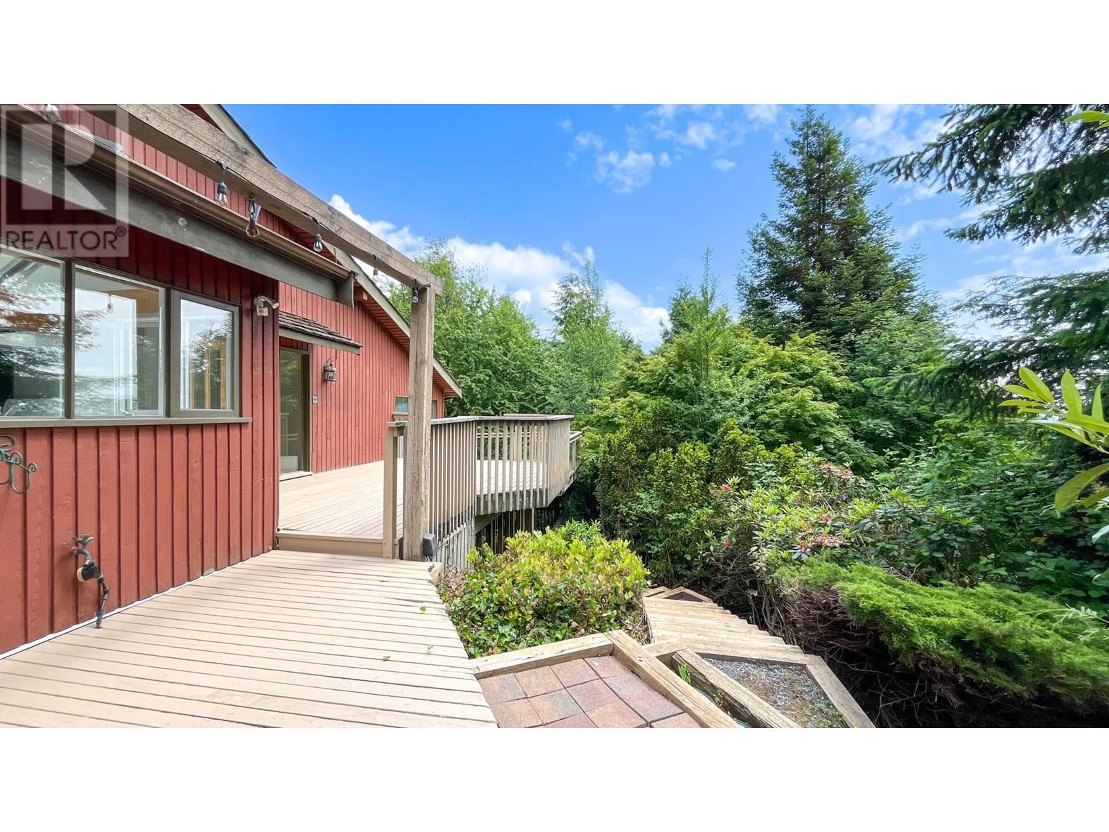 Photo 39 of 568 St Andrews Place, West Vancouver BC
