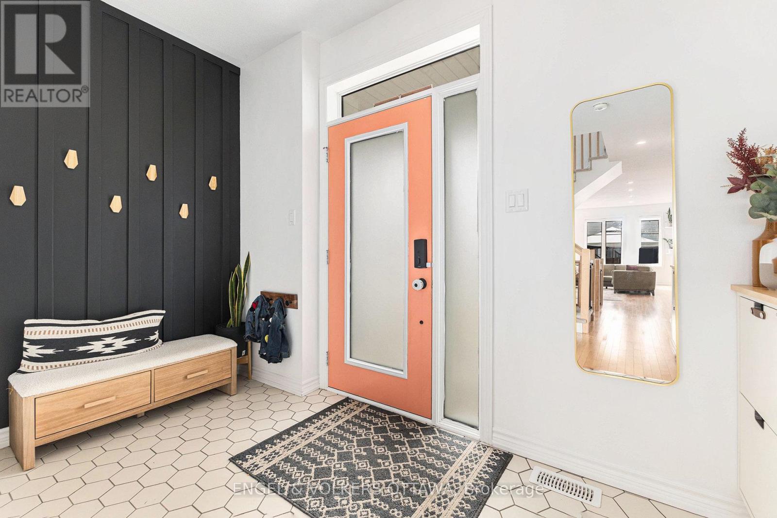 Designer touches in all rooms!