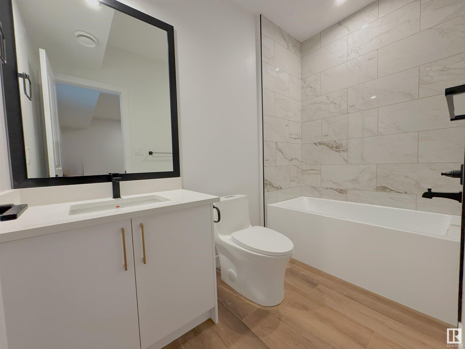 Photo 5 of 741 Mattson Dr Sw, Edmonton AB