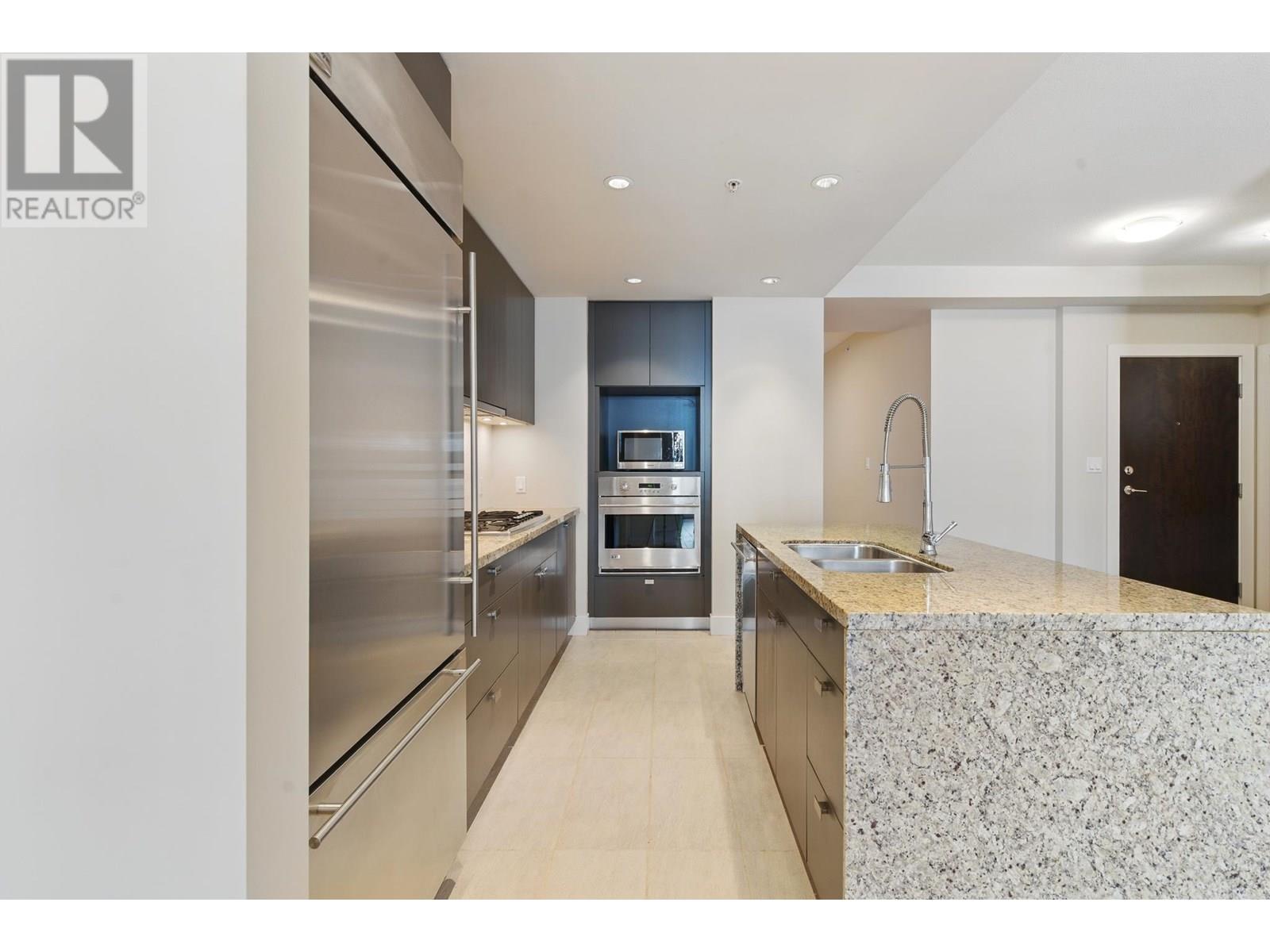 305 6080 IONA DRIVE, Vancouver real estate listing R2983232