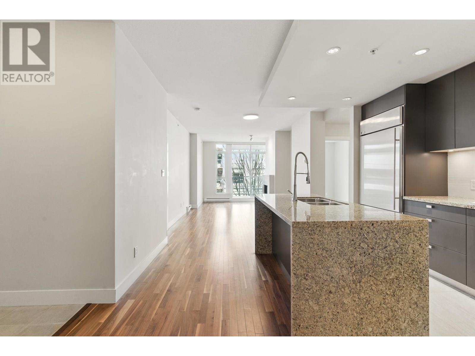 305 6080 IONA DRIVE, Vancouver real estate listing R2983232