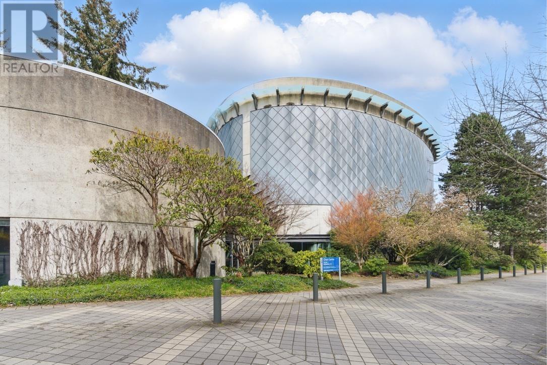 305 6080 IONA DRIVE, Vancouver real estate listing R2983232