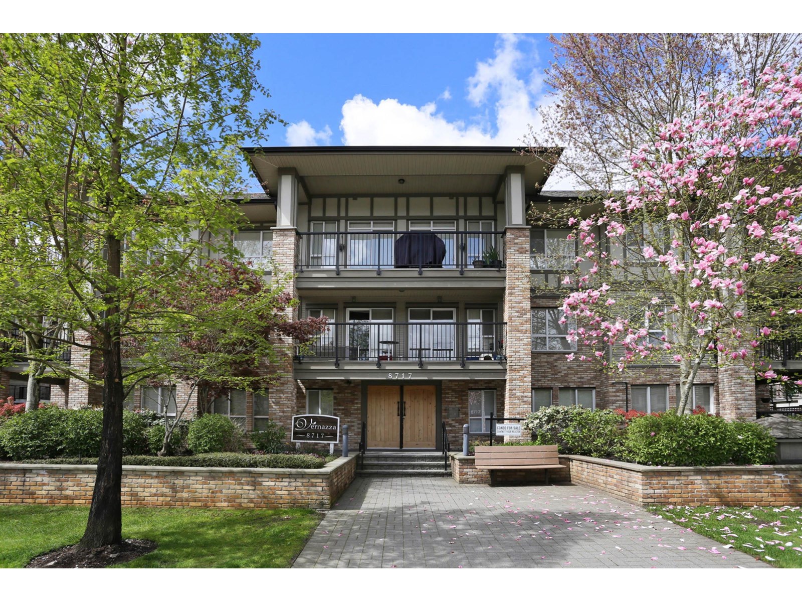 Photo 1 of 304 8717 160 Street, Surrey BC
