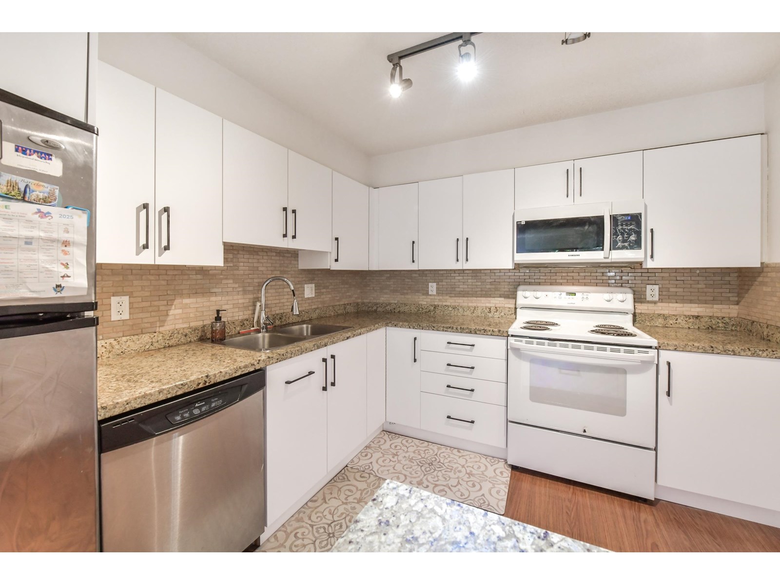 Photo 13 of 304 8717 160 Street, Surrey BC