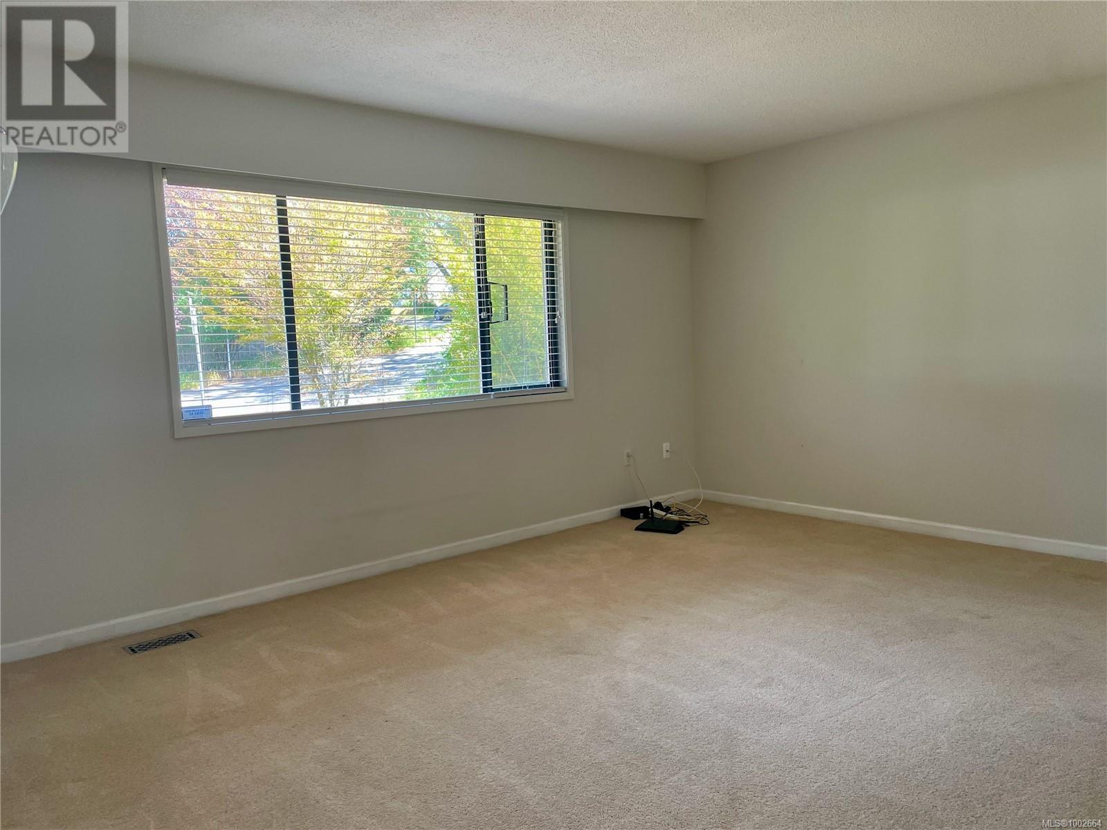 Single Family House for Sale in  Summit Ave Victoria 