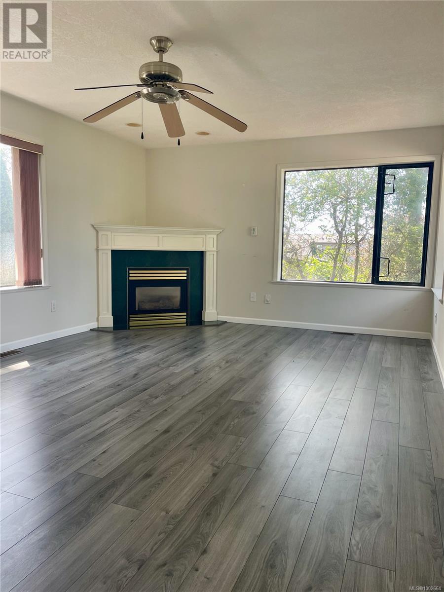 Single Family House for Sale in  Summit Ave Victoria 