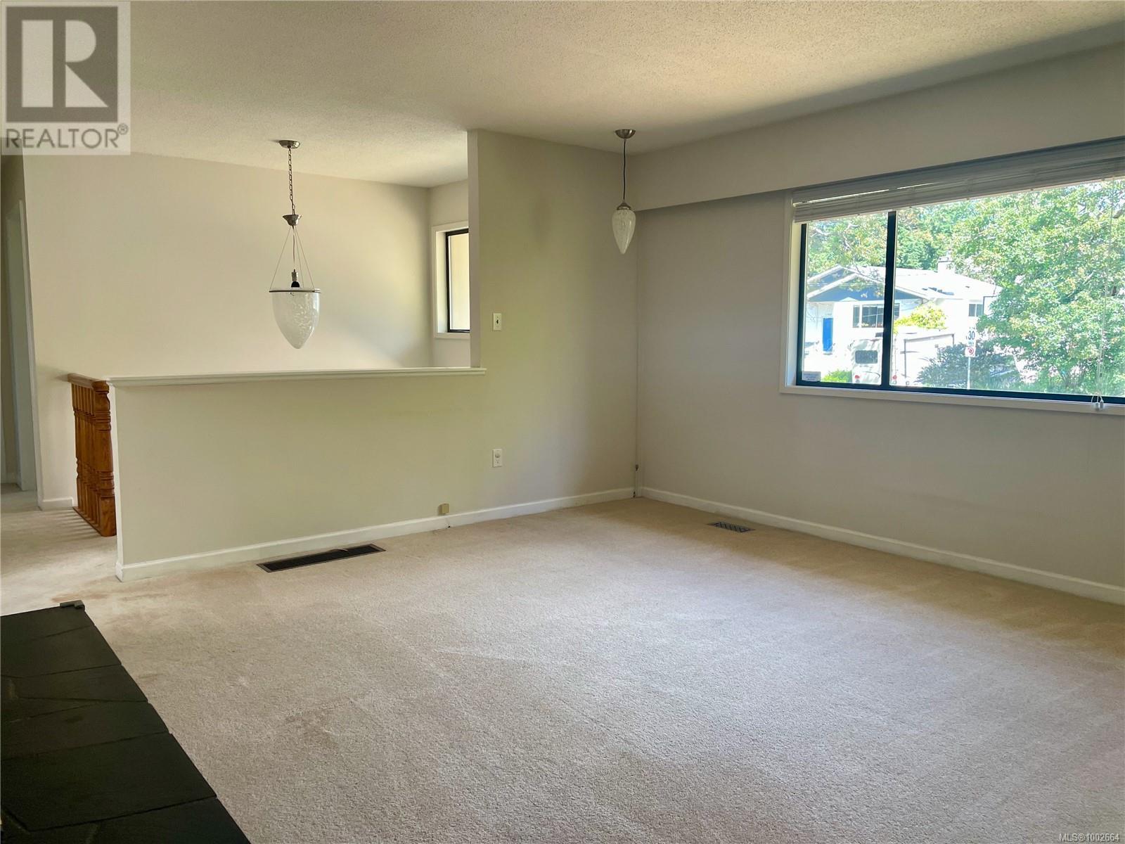 Single Family House for Sale in  Summit Ave Victoria 