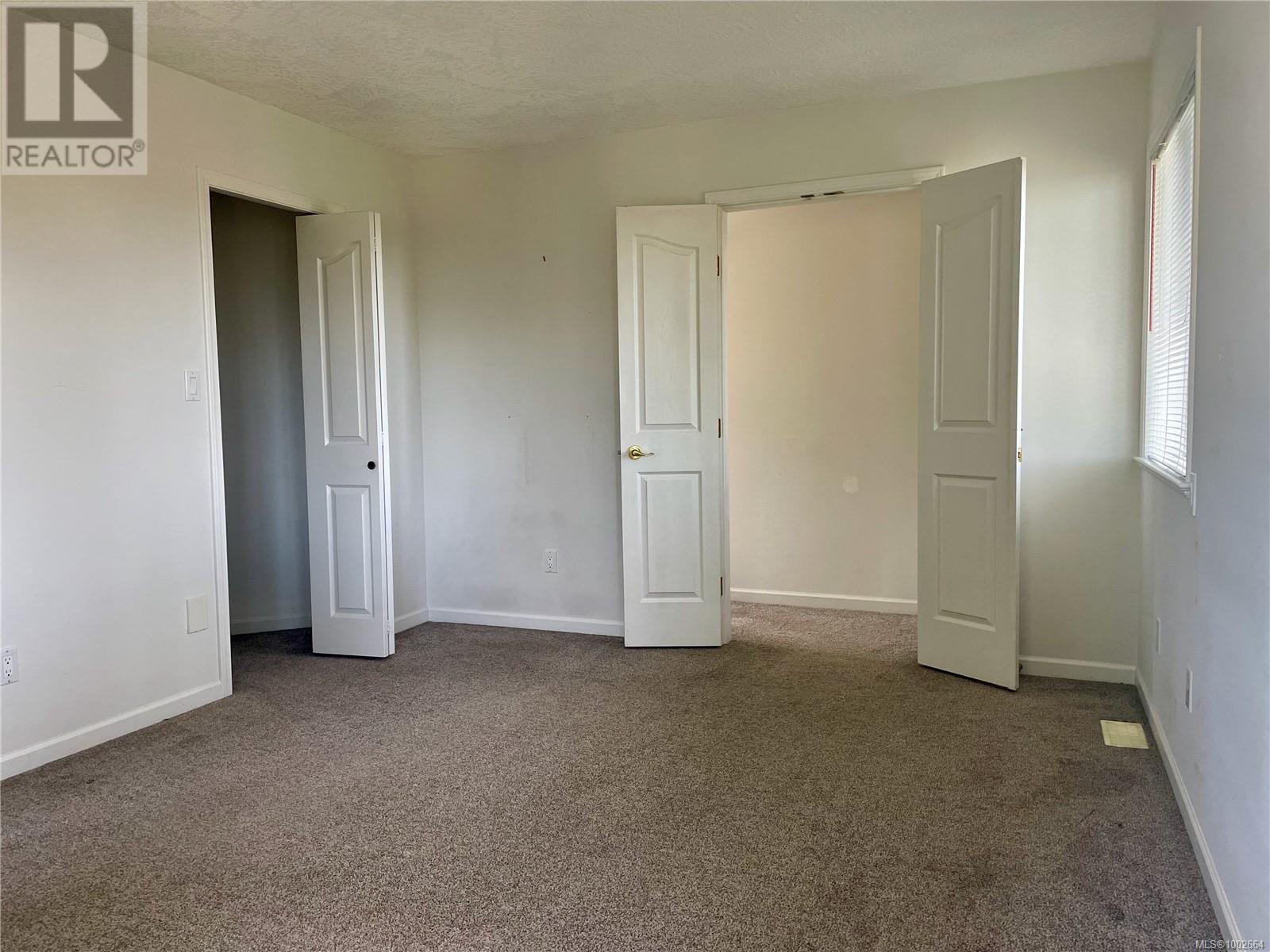 Single Family House for Sale in  Summit Ave Victoria 