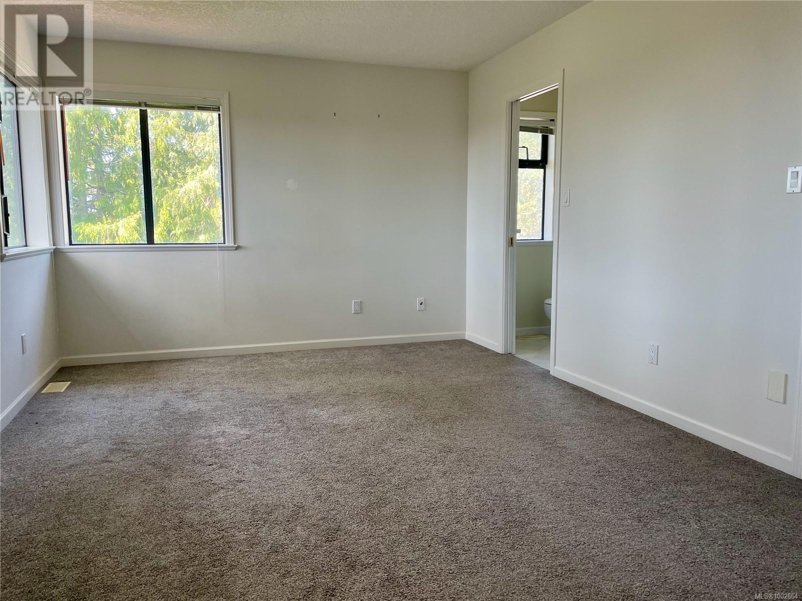 Single Family House for Sale in  Summit Ave Victoria 