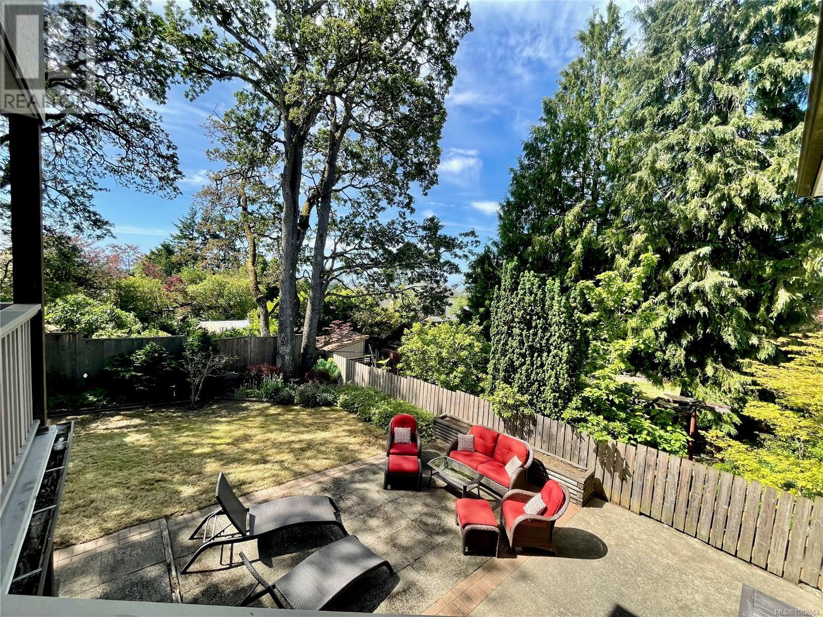Single Family House for Sale in  Summit Ave Victoria 
