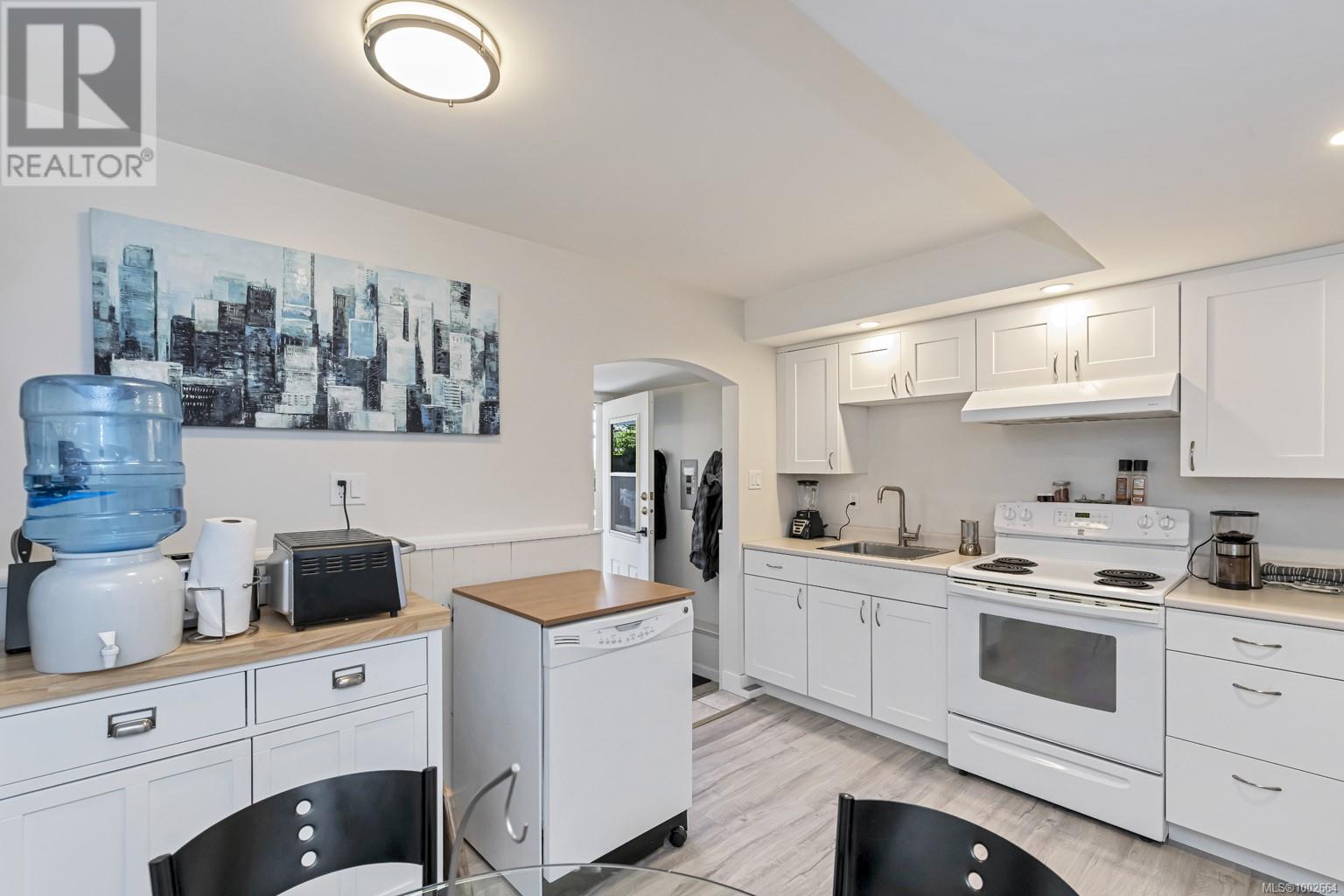 Single Family House for Sale in  Summit Ave Victoria 
