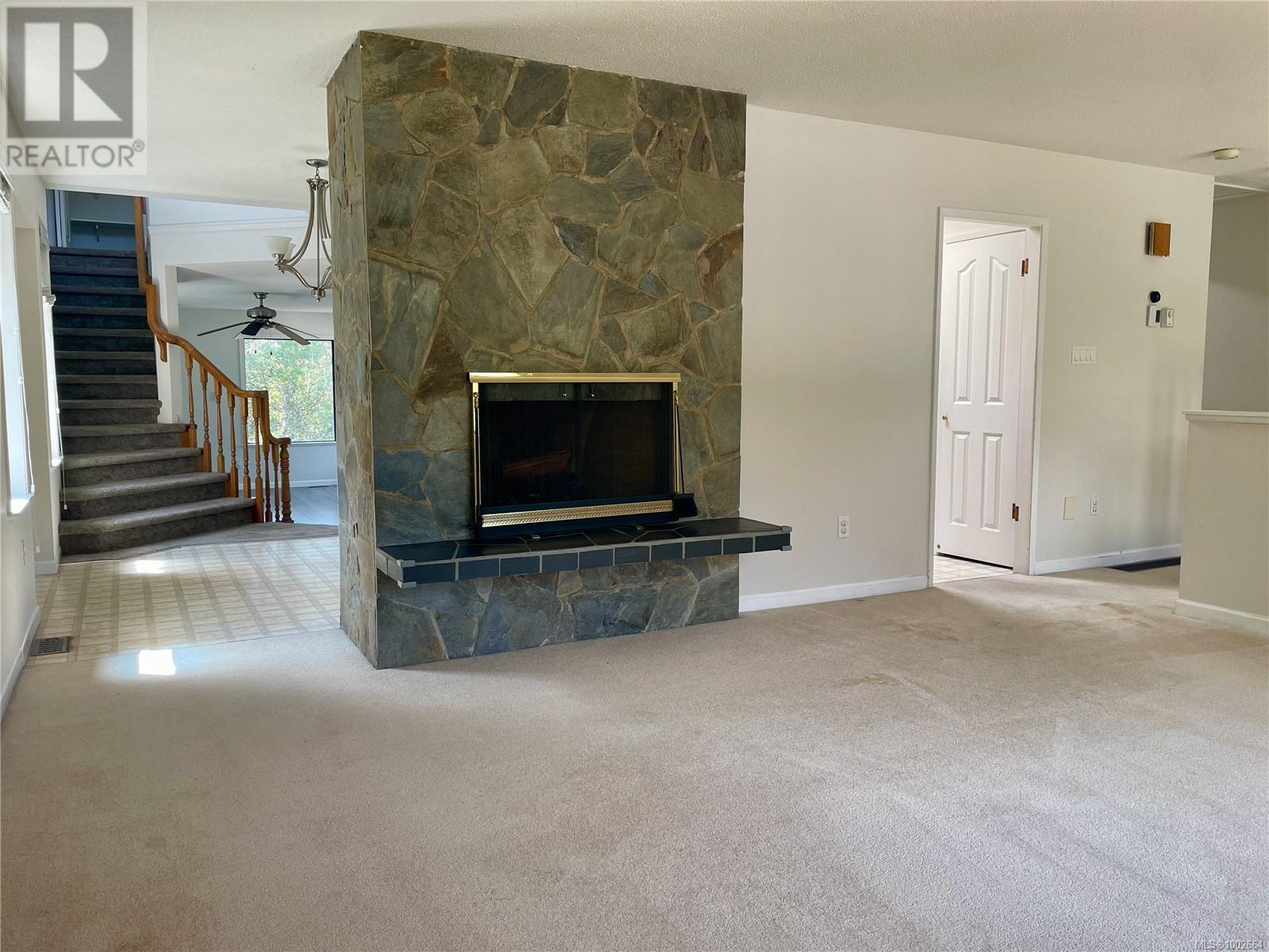 Single Family House for Sale in  Summit Ave Victoria 