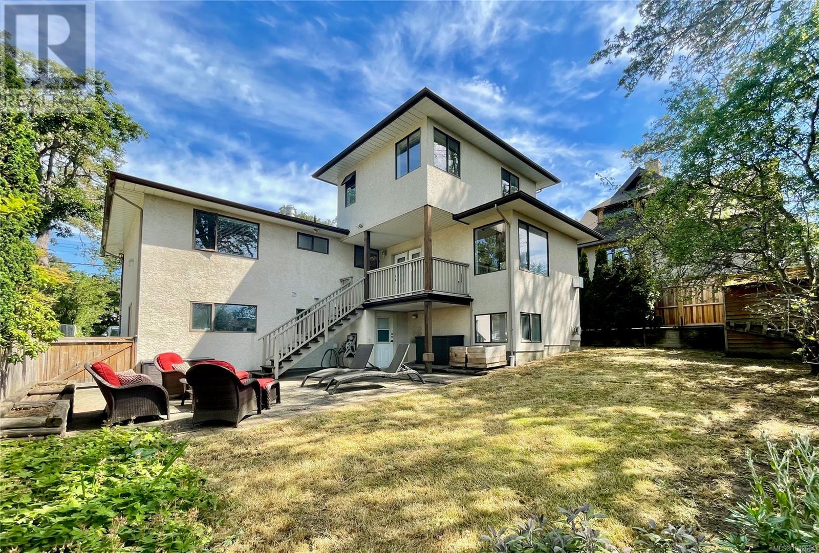 Single Family House for Sale in  Summit Ave Victoria 