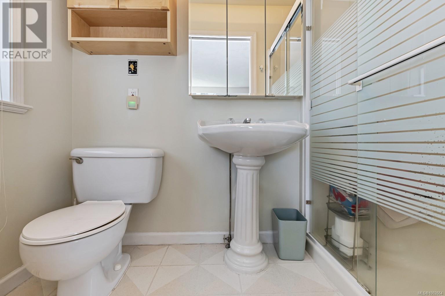 Single Family House for Sale in  Summit Ave Victoria 