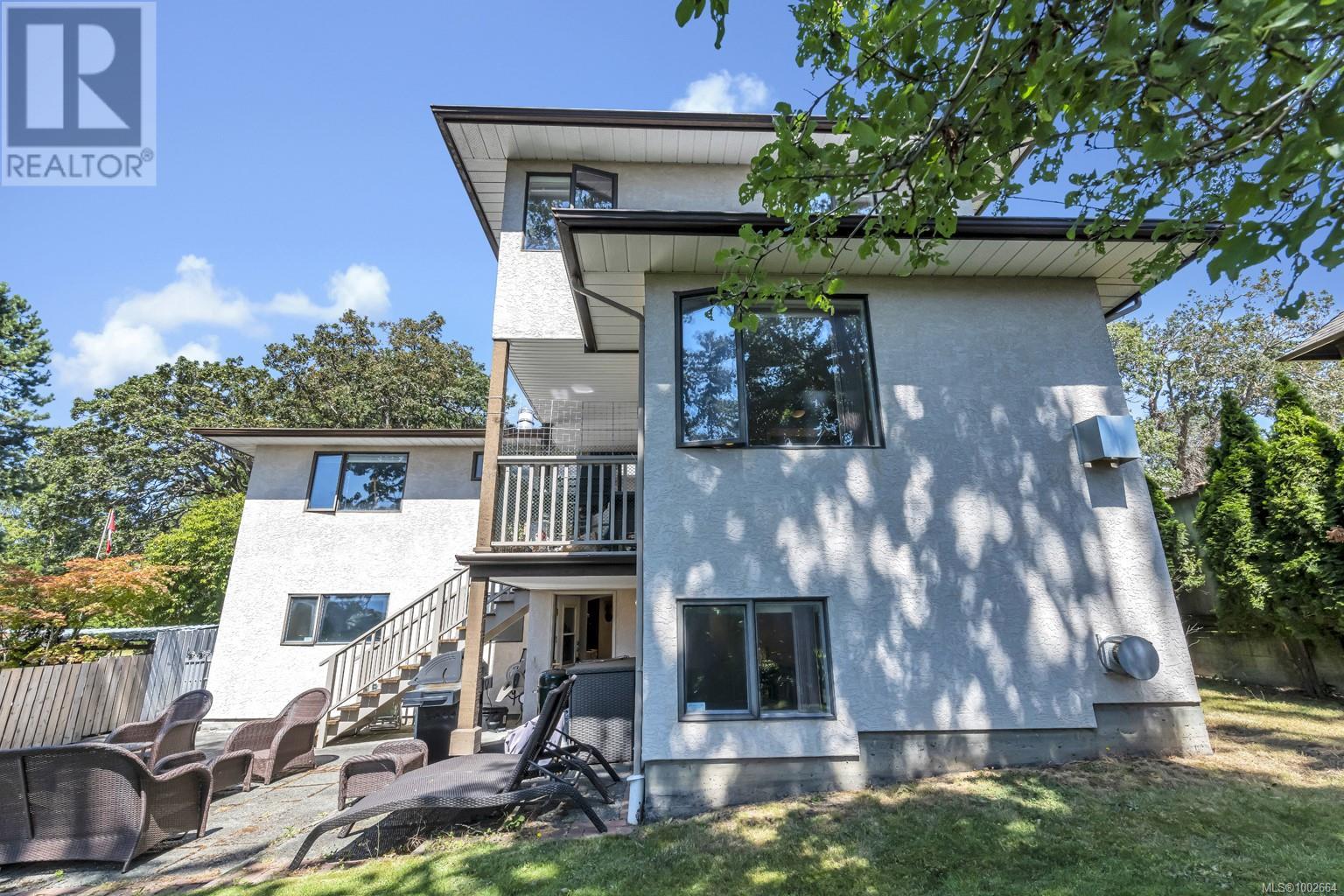 Single Family House for Sale in  Summit Ave Victoria 