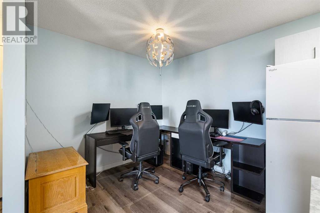 Single Family House for Sale in   Edenwold Heights NW Edgemont Calgary 