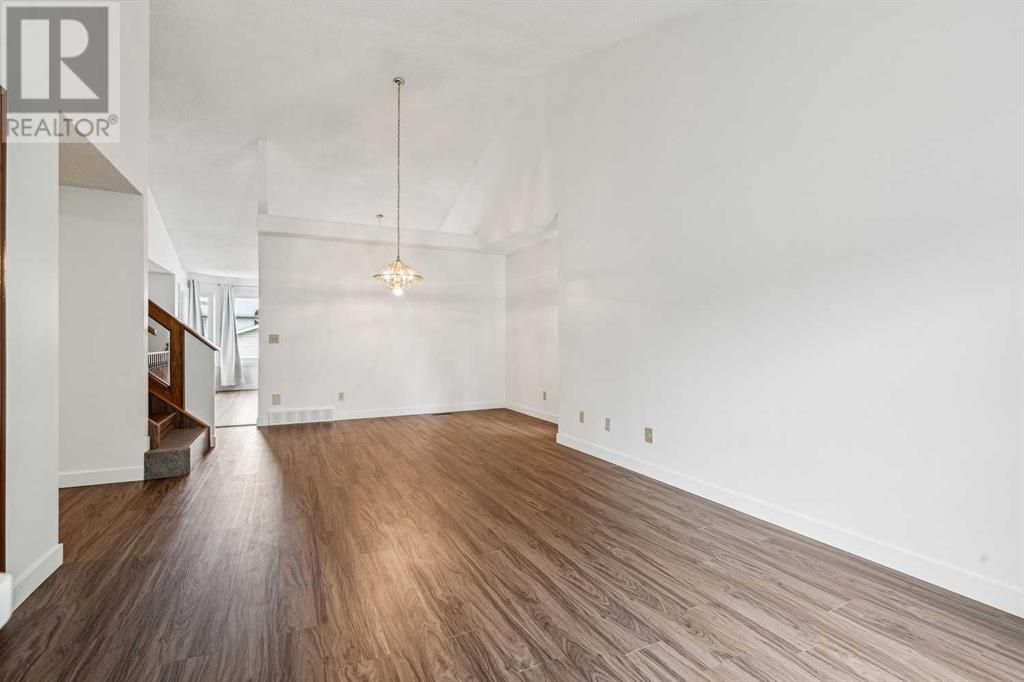 Single Family House for Sale in  Sandpiper Circle NW Sandstone Valley Calgary 