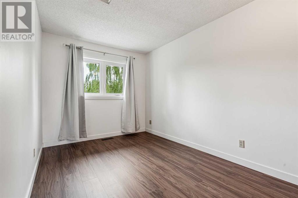 Single Family House for Sale in  Sandpiper Circle NW Sandstone Valley Calgary 