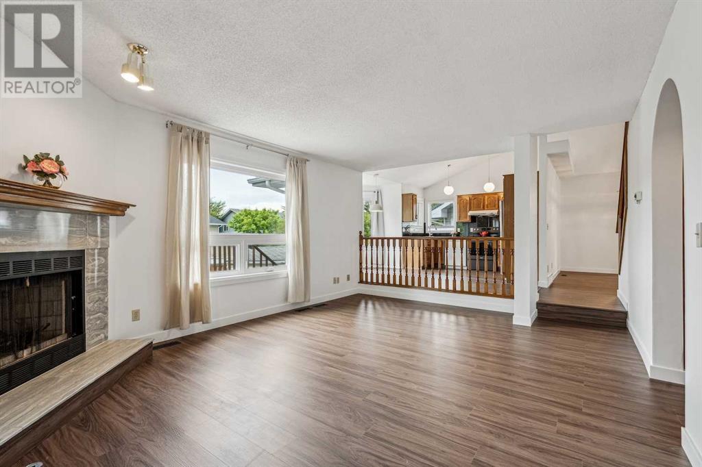 Single Family House for Sale in  Sandpiper Circle NW Sandstone Valley Calgary 