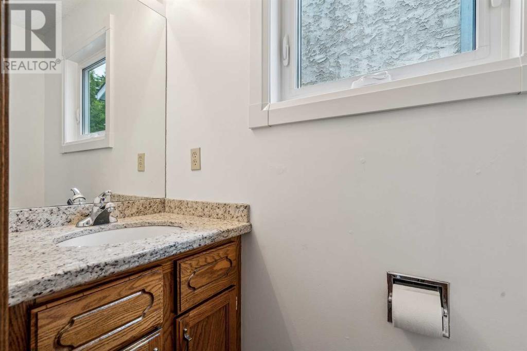 Single Family House for Sale in  Sandpiper Circle NW Sandstone Valley Calgary 