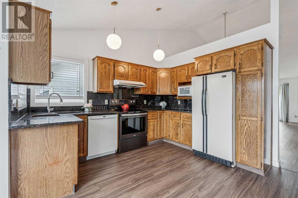 Single Family House for Sale in  Sandpiper Circle NW Sandstone Valley Calgary 