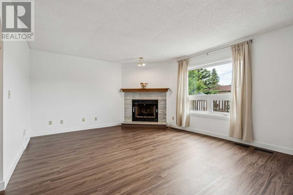 Single Family House for Sale in  Sandpiper Circle NW Sandstone Valley Calgary 