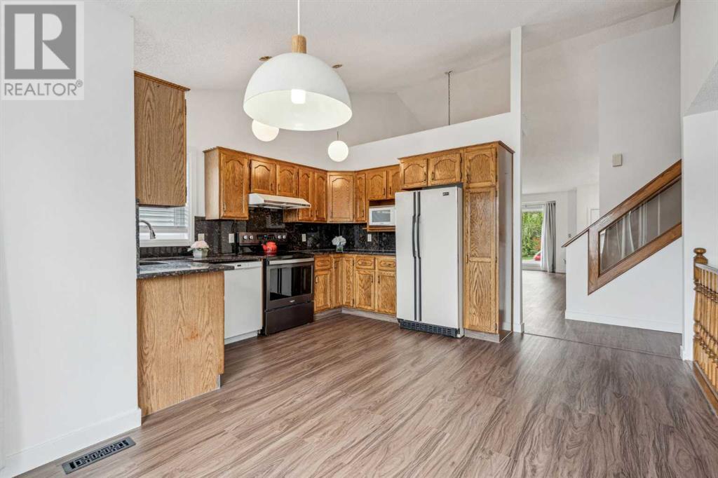 Single Family House for Sale in  Sandpiper Circle NW Sandstone Valley Calgary 