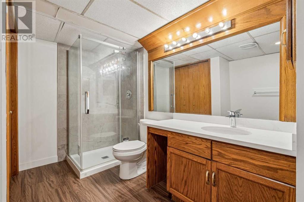 Single Family House for Sale in  Sandpiper Circle NW Sandstone Valley Calgary 