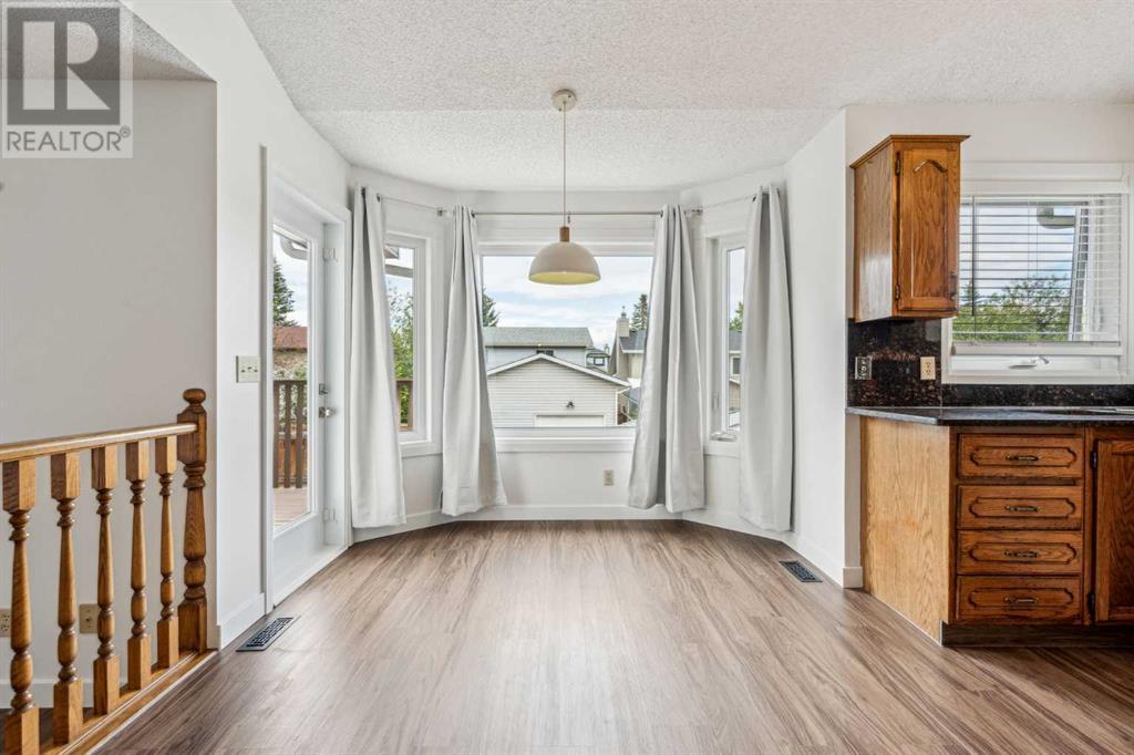Single Family House for Sale in  Sandpiper Circle NW Sandstone Valley Calgary 