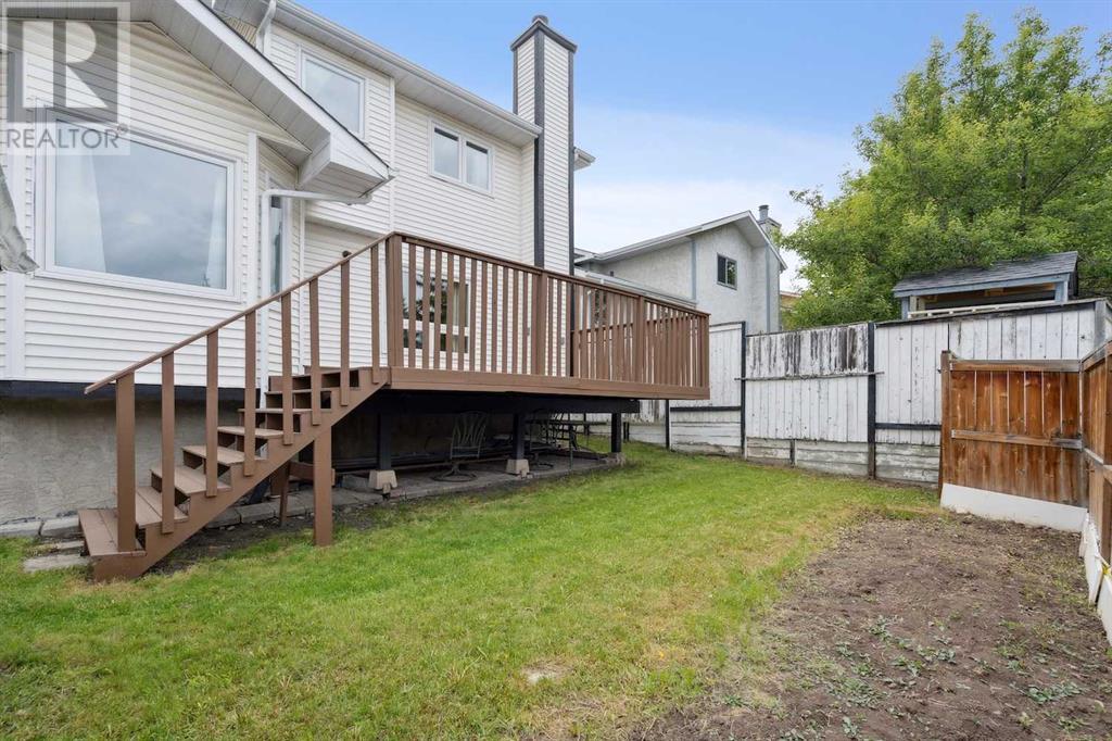 Single Family House for Sale in  Sandpiper Circle NW Sandstone Valley Calgary 